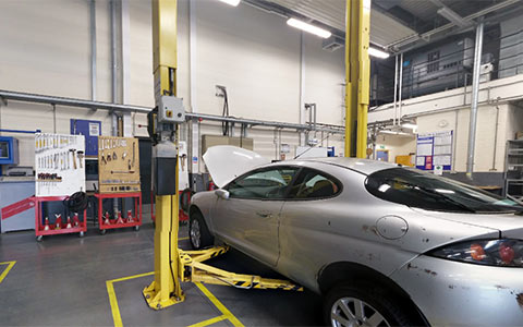 Motor vehicle workshop