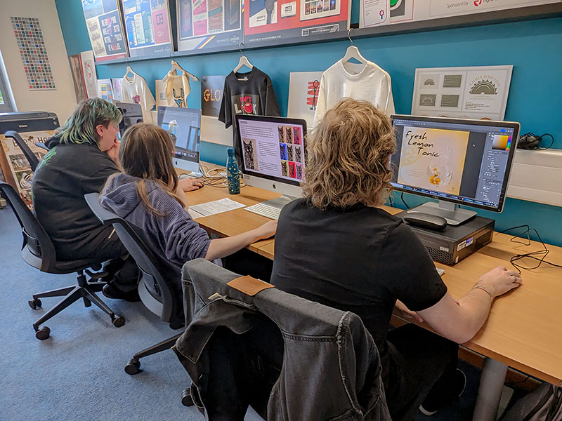 HNC Graphic Design students in the UCN Graphics Suite