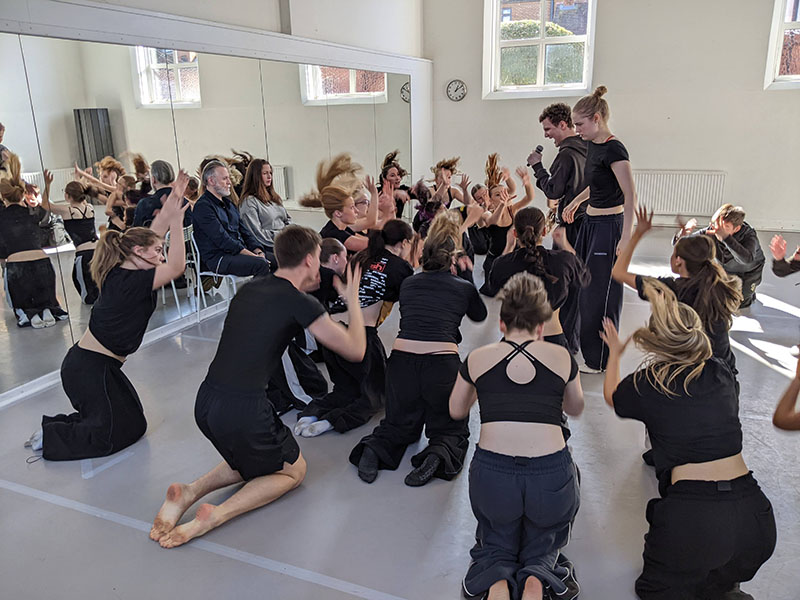 Group perform for Steve Balsamo 800